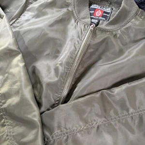 Swiss Cross Olive Bomber Jacket XL Polyester Utility Streetwear Militarycore - Picture 1 of 9