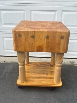 Hermoso bloque antiguo de carnicero de arce, principios del siglo XX, hecho en Kingston, Nueva York. Foto 1 de 4