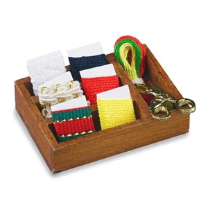 Reutter Porzellan Nähutensilien / Wood Sewing Caddy 1.322/5 Puppenstube 1:12