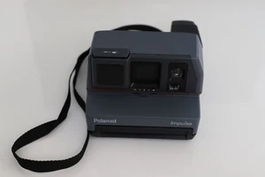 Vintage Polaroid Impulse analoge Sofortbildkamera mit Trageriemen - Bild 1 von 3