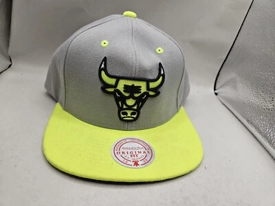 Mitchell & Ness Chicago Bulls Snapback Gorra Gorra Gris Sombrero y Billete Amarillo Ajustable Foto 1 de 4