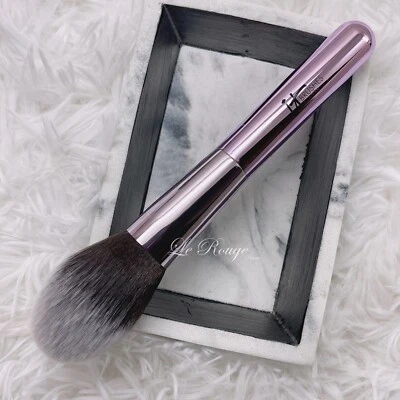 It Cosmetics Powder brush *purple limited edition came from set super soft NEW  - Image 1 of 3