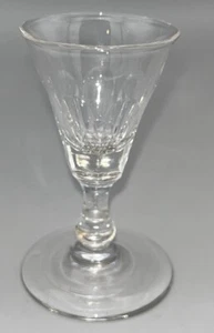 Antigua copa de vino victoriana inglesa corte faceta transparente 8 cm de alto siglo XIX - Imagen 1 de 9