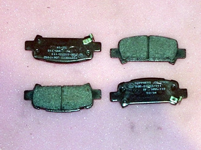 Juego de 4 pastillas de freno traseras para Subaru Impreza, Legacy, Outback Forester 1997-2003 Foto 1 de 1