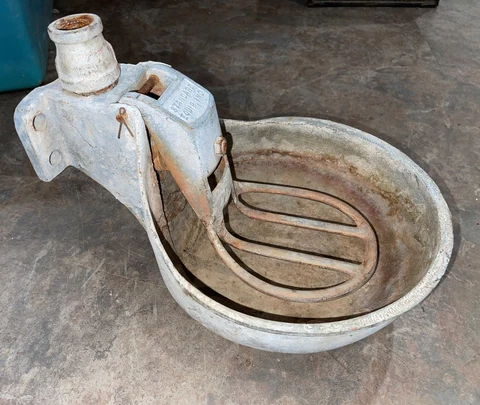 VINTAGE STANDARD EQUIP. INC. CAST IRON LIVESTOCK AUTOMATIC WATERING BOWL TROUGH Cover