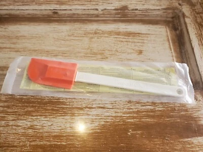 Pampered Chef Classic Scraper Tangerine  🍊 Orange Color VHTF NIP - Image 1 of 2