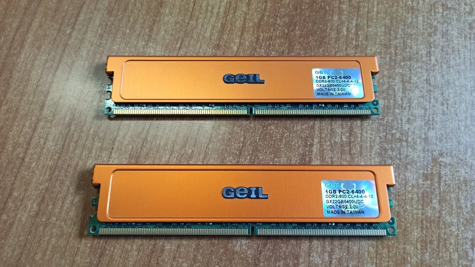 Memoria GeIL 2GB (2x1GB) PC2-6400 DDR2 800MHz GX22GB6400UDC - Immagine 1 di 1