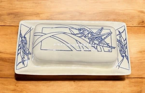 Plato de mantequilla saltamontes de cricket azul insecto firmado por Bonnie & Gallagher - Imagen 1 de 24