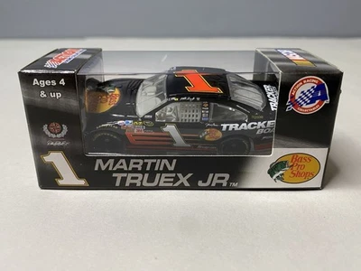 Caja de acción NASCAR 2008 diecast 1/64 Martin Truex Jr. #1 bajo Pro Shops/rastreador Foto 1 de 3
