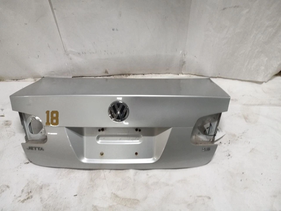 VOLKSWAGEN JETTA S 2008-2010 MONTAJE TAPA MALETERO Foto 1 de 4