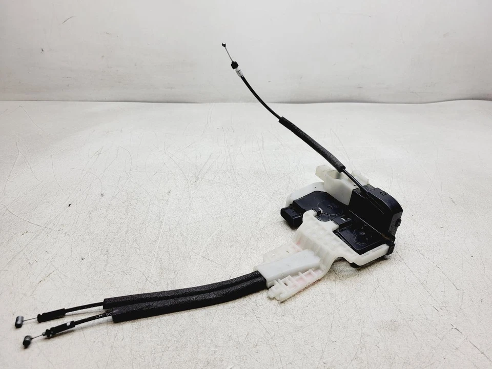 10 2011 2012 2013 2014 2015 HYUNDAI TUCSON LEFT DRIVER FRONT DOOR LOCK ACTUATOR - Image 1 of 4