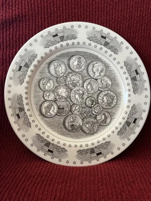 222 Fifth SLICE OF LIFE - COLEÇÃO DE MOEDAS 12" DINHEIRO LG Prato NUNCA USADO - Imagem 1 de 3