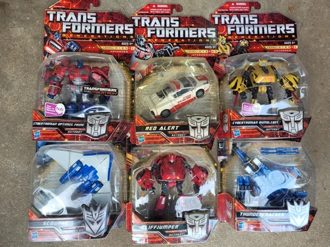Hasbro: Transformers generations Cliffjumper, Red Alert, Scourge, Thundercracker Cover
