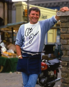Television Autograph: PETER DEAN (EastEnders) Signed Photo - Imagen 1 de 1