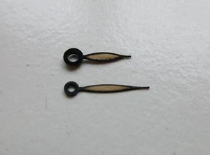 Reloj de pulsera vintage hoja negra juego de manos minuto y hora 130-85 - Imagen 1 de 3