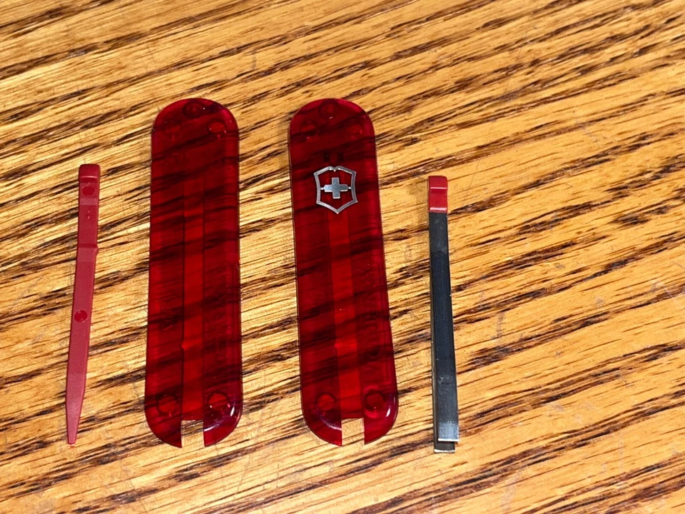 Nuevo Victorinox 58mm ROJO RUBÍ MANIJAS - ESCALA 4 Piezas KIT para CLÁSICO Foto 1 de 1