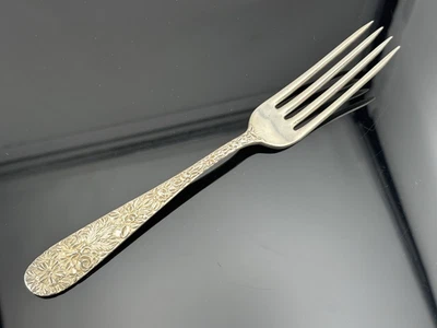 Horquilla de plata esterlina Repousse by James R. Armiger Co. Baltimore ~7" con monograma Foto 1 de 4