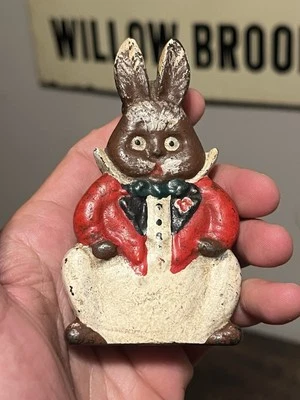 Vintage Cast Iron Peter Rabbit Door Knocker - Image 1 of 4