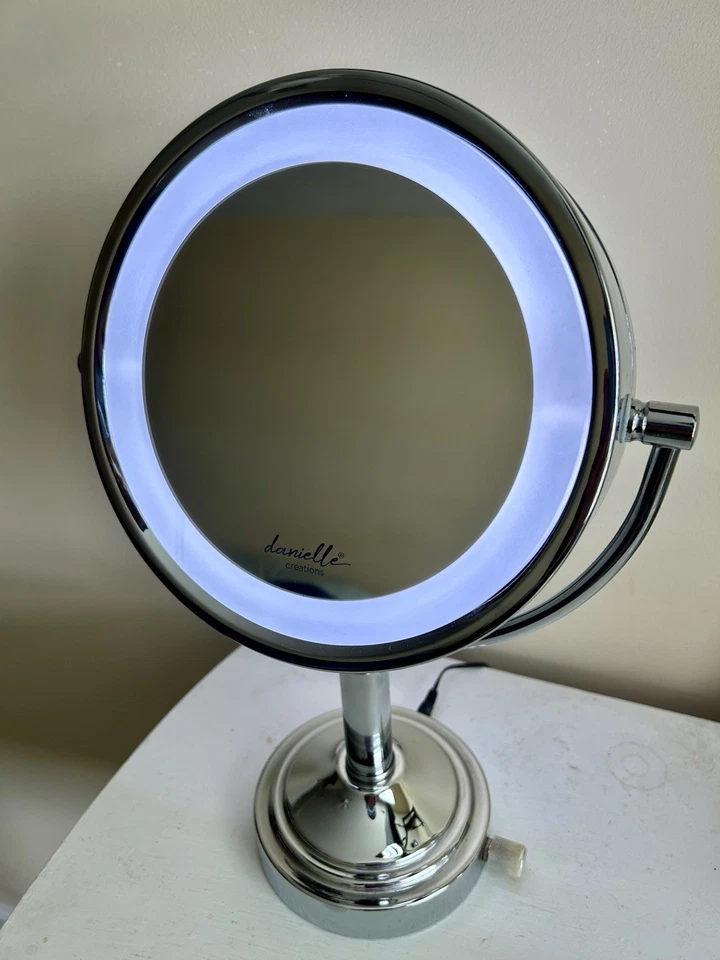 ESPEJO MAQUILLAJE DANIELLE LED ILUMINADO 15X AUMENTO DOBLE CARA REDONDO CROMADO Foto 1 de 4