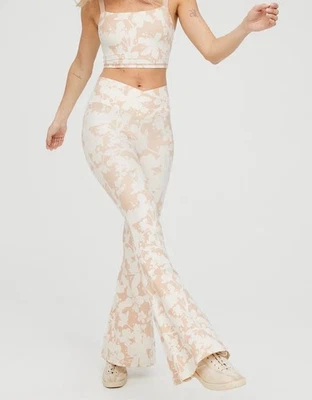 Legging OFFLINE By Aerie Real Me Floral Cintura Alta Cruzado Super Acampanado Pequeño Foto 1 de 4