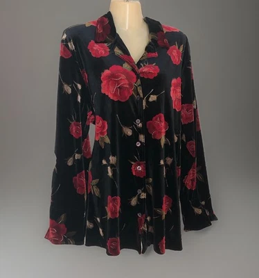 Blusa Terciopelo Talla XL Negra y Roja Estampado Rosa Detalles Metálicos Abotonada Elastizada Foto 1 de 4