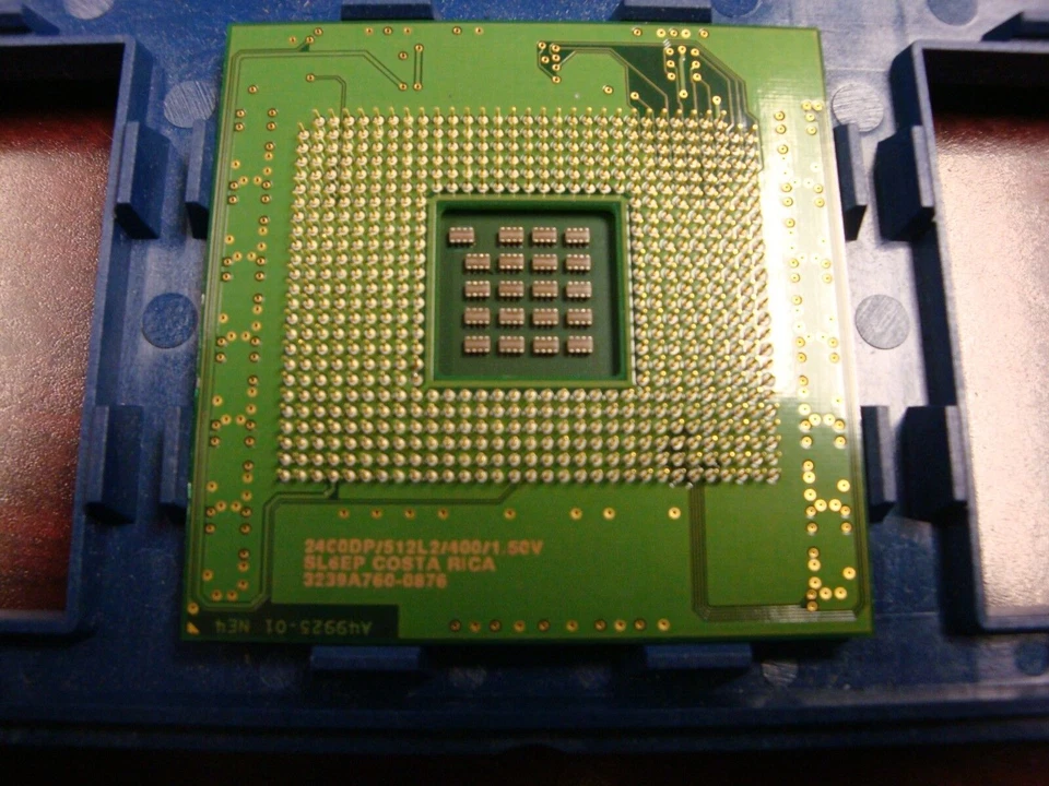 Intel Xeon SL6EP 2.40GHz 400MHz FSB 512KB L2 Cache Socket PPGA603 Processor - Image 1 of 1