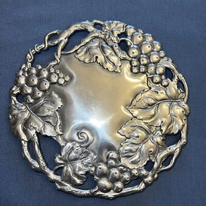 VTG Arthur Court 2000 Grape Vine Leaves Aluminum Footed Trivet Wall Hanging 8" - Picture 1 of 5