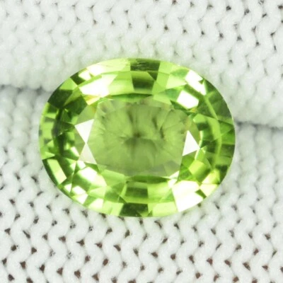 2.38 ct TOP LUSTROUS BEST GREEN RARE BURMESE - NATURAL PERIDOT  OVAL See Vdo DL - Image 1 of 3