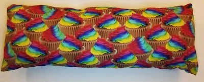 HANDMADE RAINBOW CUPCAKES PILLOW - Imagem 1 de 4