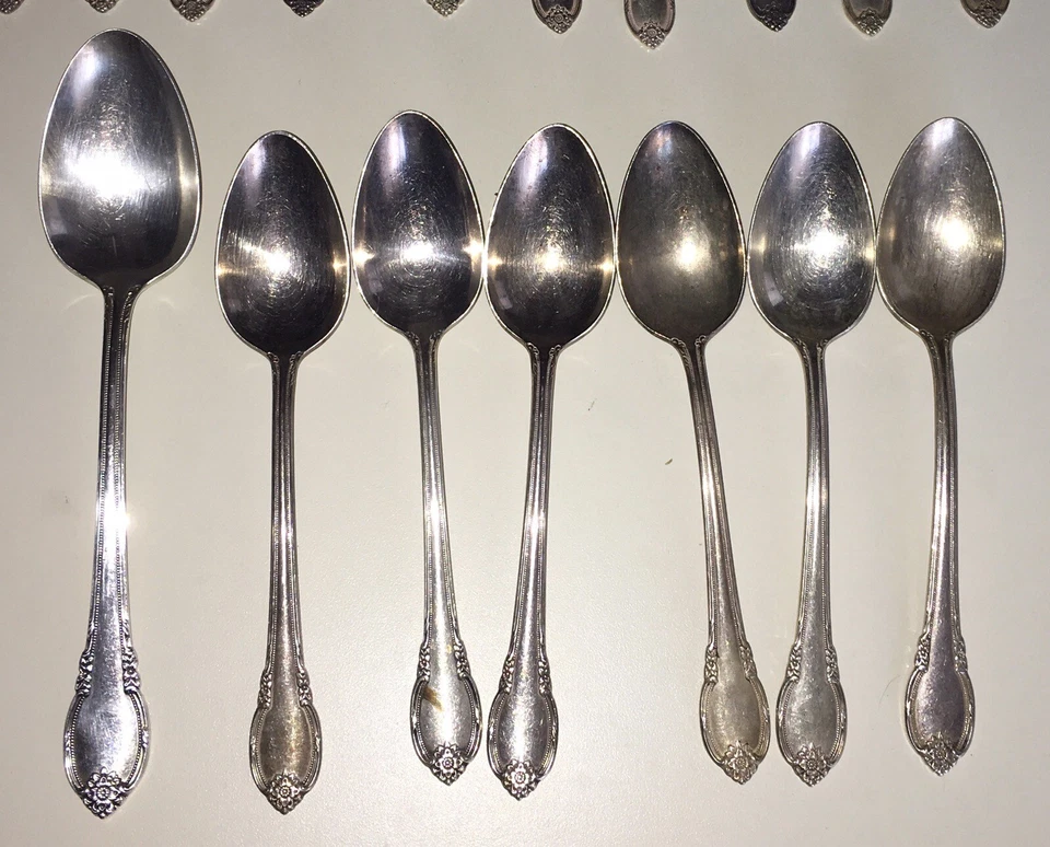 23 1847 Rogers Bros. Remembrance horquillas plateadas, cucharas cuchillos cucharón de bayas Foto 1 de 4