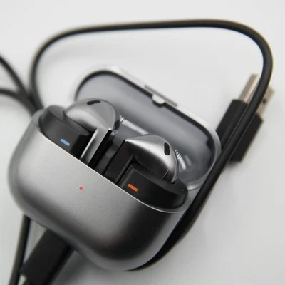 Samsung Galaxy Buds3 SM-R530 True Wireless Bluetooth Earbuds USED - Silver - Image 1 of 4