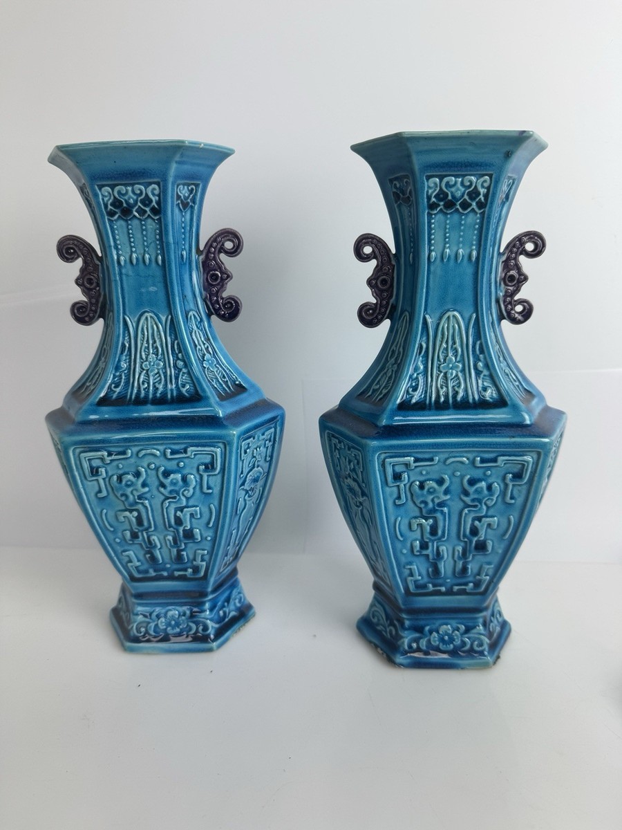 中国 染付草花文壶時代 青花 大壺 花瓶 古董 A rare Ming-style blue and white yuhuchunping, Qing dynasty