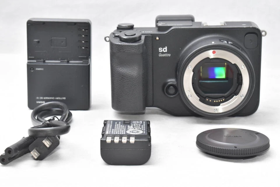 Sigma SD Quattro Mirrorless Digital Compact Camera Black - Image 1 of 4