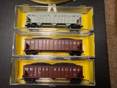 Atlas N Scale Three Bay 90 Ton Hopper Lot: Western Maryland 3265 / 3266 / 3266 - Image 1 of 4