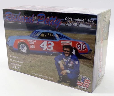 Kit a escala 1/25 JR Salvinos Models RPO1979D - 1979 Oldsmobile 442 Winner R. Petty Foto 1 de 2