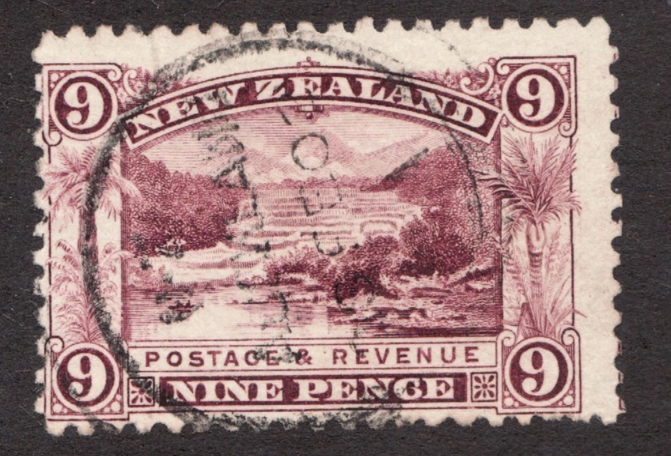 Nueva Zelanda 1899-00 Sc# 95 - Nueve peniques, terraza rosa, Rotomahana. Cv$37,50 usado Foto 1 de 1