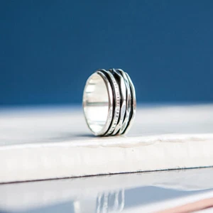 Solid 925 Sterling Silver Spinning Hammered Design Fidget Stress Relief Ring - Picture 1 of 10