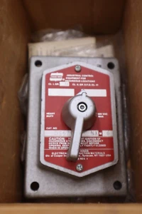 CROUSE-HINDS DS672 HAZARDOUS LOCATION COVER STOCK #5477 - Picture 1 of 3