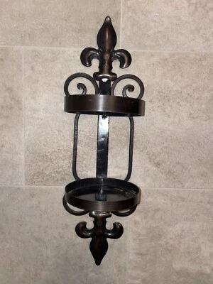 Aplique de vela de pilar artesanal de metal Fleur De Lis montado en la pared  Foto 1 de 4