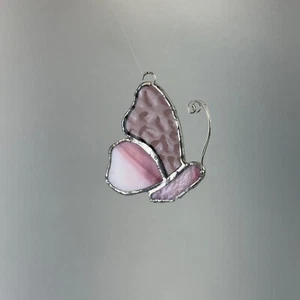 Handgefertigter rosa & weiß klarer Buntglas Schmetterling Sonnenfänger - kostenloser Versand - Bild 1 von 7