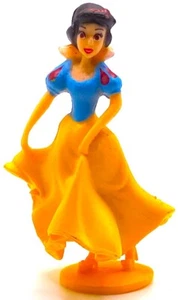 Abito PRINCIPESSA BIANCO NEVE Disney Movie GIOCATTOLO PVC GIOCATTOLO Playset Figura 2 1/2" FIGURINA! - Foto 1 di 1