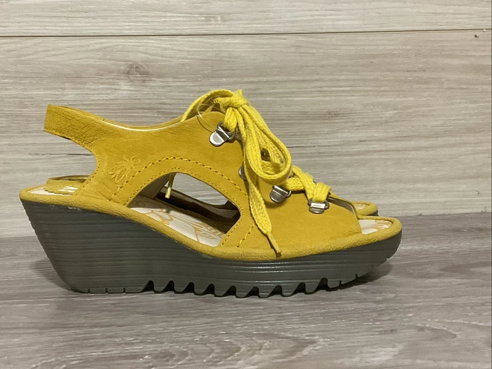 Sandalias de cuña Fly London Ylfa para mujer de gamuza amarilla mostaza con cordones talla 37 6,5-7 Foto 1 de 4