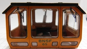 Lionel 28469-2X BNSF Trackmobile Cabina Montaggio-Finestra mancante - Foto 1 di 1