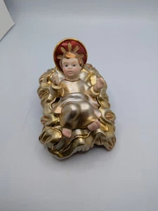 Goldfarbenes Jesuskind mit rotem Heiligenschein aus Krippe - Bild 1 von 9