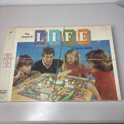 VINTAGE THE GAME OF LIFE 1977 EDITION MILTON BRADLEY COMPLETE FAMILY FUN SKILL - Image 1 of 4