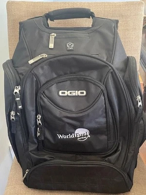 Mochila negra con logotipo de bolsillo de audio para computadora portátil Metro Street OGIO Tech Specs nueva sin etiquetas Foto 1 de 4