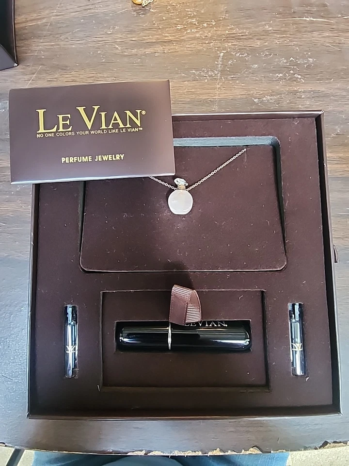 LeVian Perfume Collar Oro Rosa Cuarzo Colgante En Caja Set de Regalo ~ Nuevo en Caja Foto 1 de 1