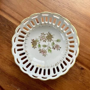 *VINTAGE* Plato Reticulado Floral Porcelana - Hecho en Japón Ocupado - Baratija - Imagen 1 de 8