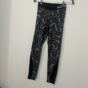 Nike Pro Women’s Capri Cropped Leggings Size Small Dri-Fit - Picture 1 of 8