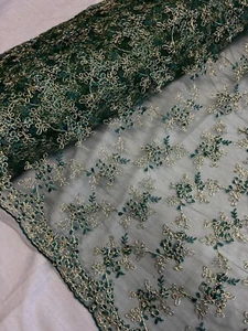 "Tela de red de tul nupcial festoneada con cuentas de perla verde bosque/oro de 52"" de ancho 1 mtr" - Imagen 1 de 4